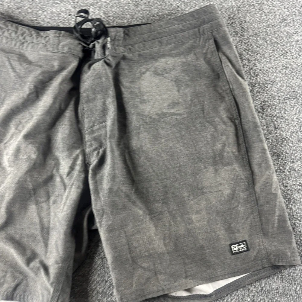 Pelagic Swim Shorts Mens 38 Gray Camo 9 Inseam Stretch Fishing Board Trunks
